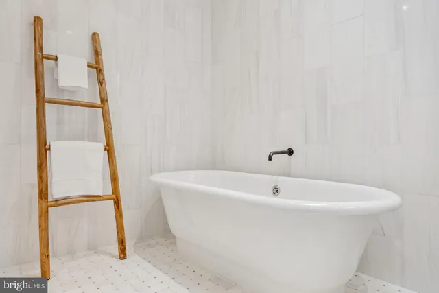 $1,875,000 | 11000 Oakton Woods Way, Oakton, VA 22124