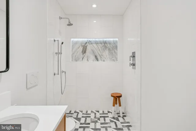 $1,875,000 | 11000 Oakton Woods Way, Oakton, VA 22124