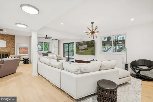 $1,875,000 | 11000 Oakton Woods Way, Oakton, VA 22124