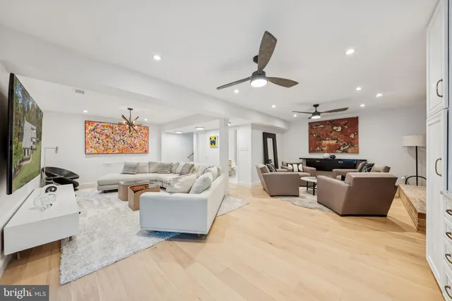 $1,875,000 | 11000 Oakton Woods Way, Oakton, VA 22124