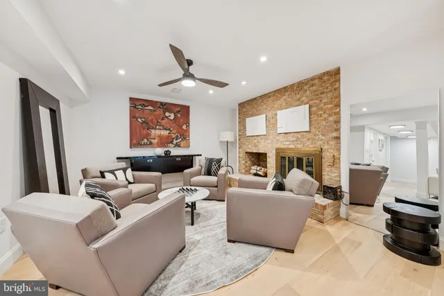 $1,875,000 | 11000 Oakton Woods Way, Oakton, VA 22124