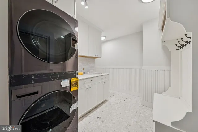 $1,875,000 | 11000 Oakton Woods Way, Oakton, VA 22124