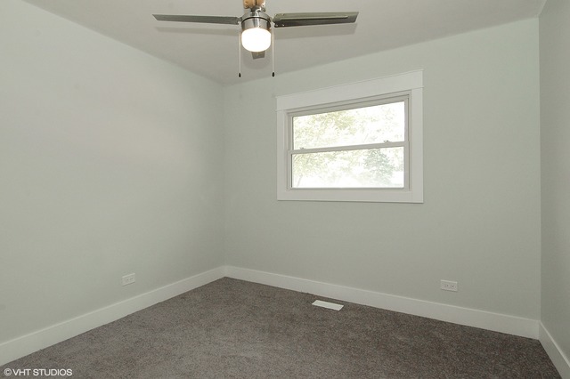 425 Bode Road Hoffman Estates, IL 60169 - Photo 9 of 11 an empty room with a window