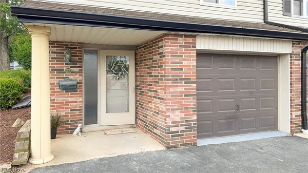 $249,000 | 2051 Presidential Parkway, Unit 27, Twinsburg, OH 44087