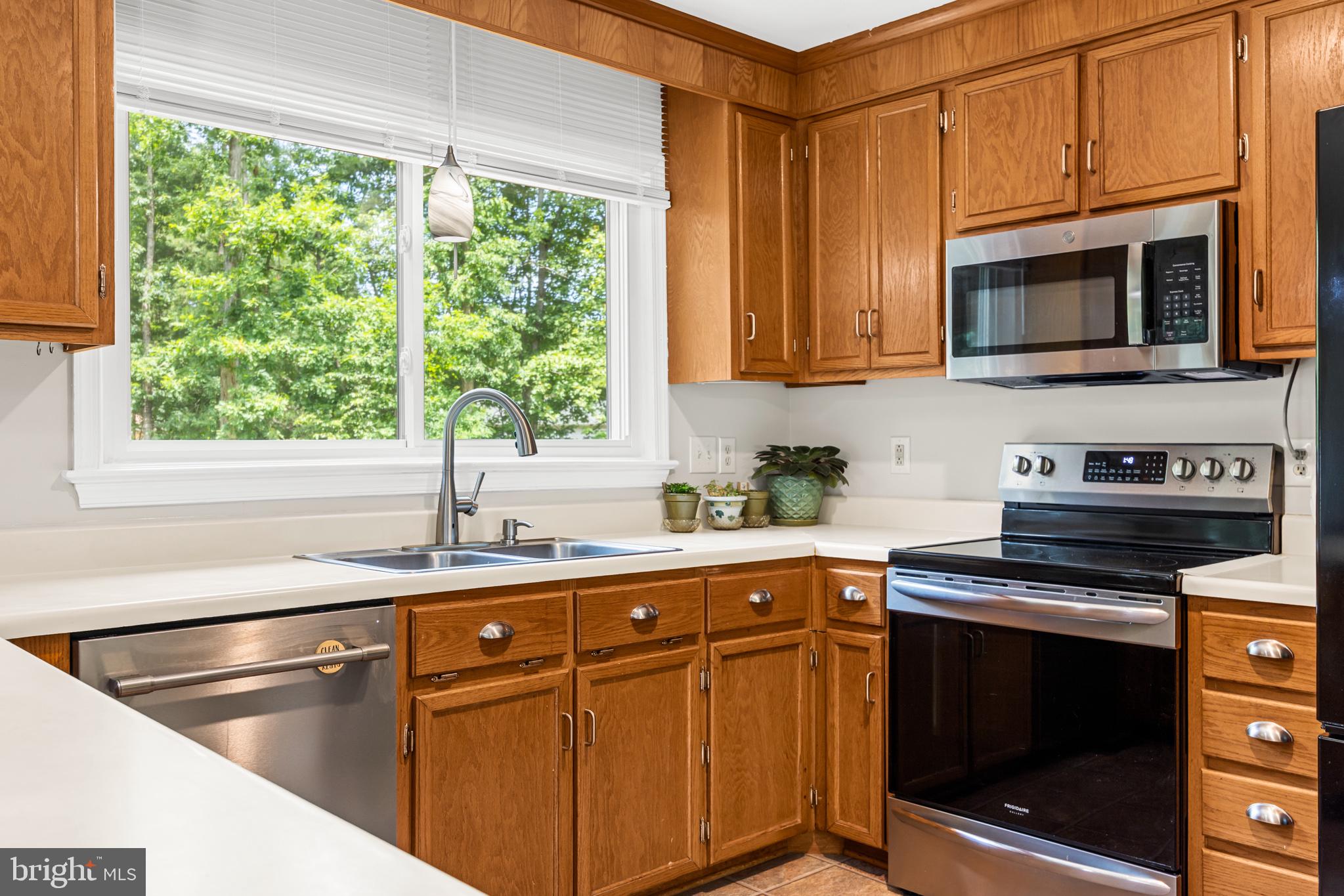 164 Oliver Lane Ruckersville, VA 22968 - Photo 15 of 39 Bright kitchen with modern finishes.