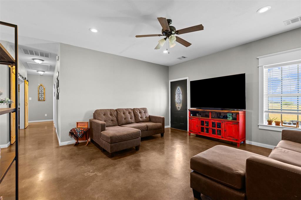 511 East Pecan Tree Road Waxahachie, TX 75165 - Photo 7 of 36