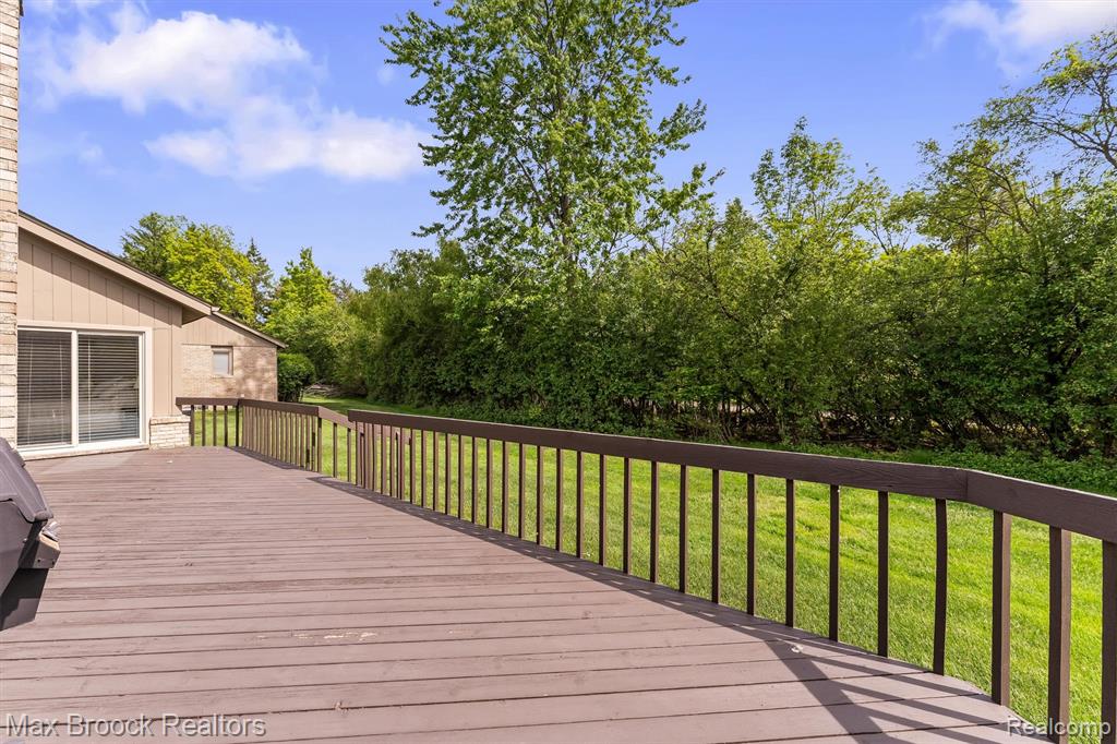 5725 Ridgewood Road West Bloomfield, MI 48322 - Photo 41 of 43