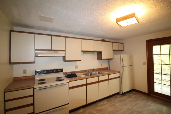 $1,900 | 84 Franklin Street, Unit 3, Derry, NH 03038