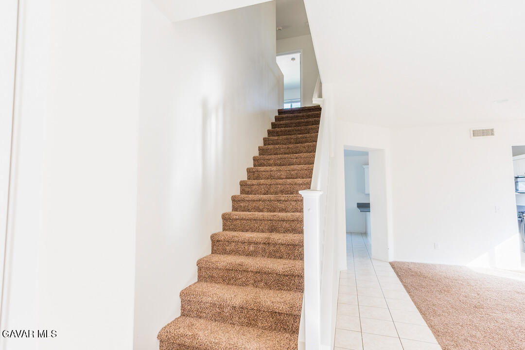 38318 Wakefield Place Palmdale, CA 93551 - Photo 13 of 33 a view of entryway