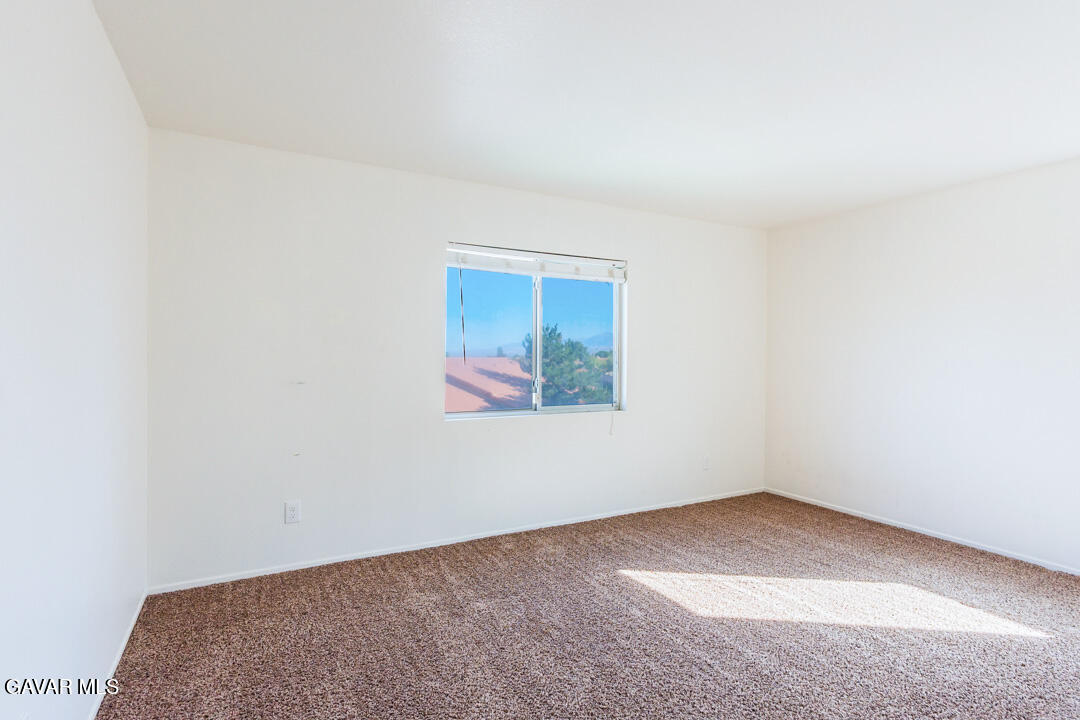 38318 Wakefield Place Palmdale, CA 93551 - Photo 16 of 33 an empty room with windows