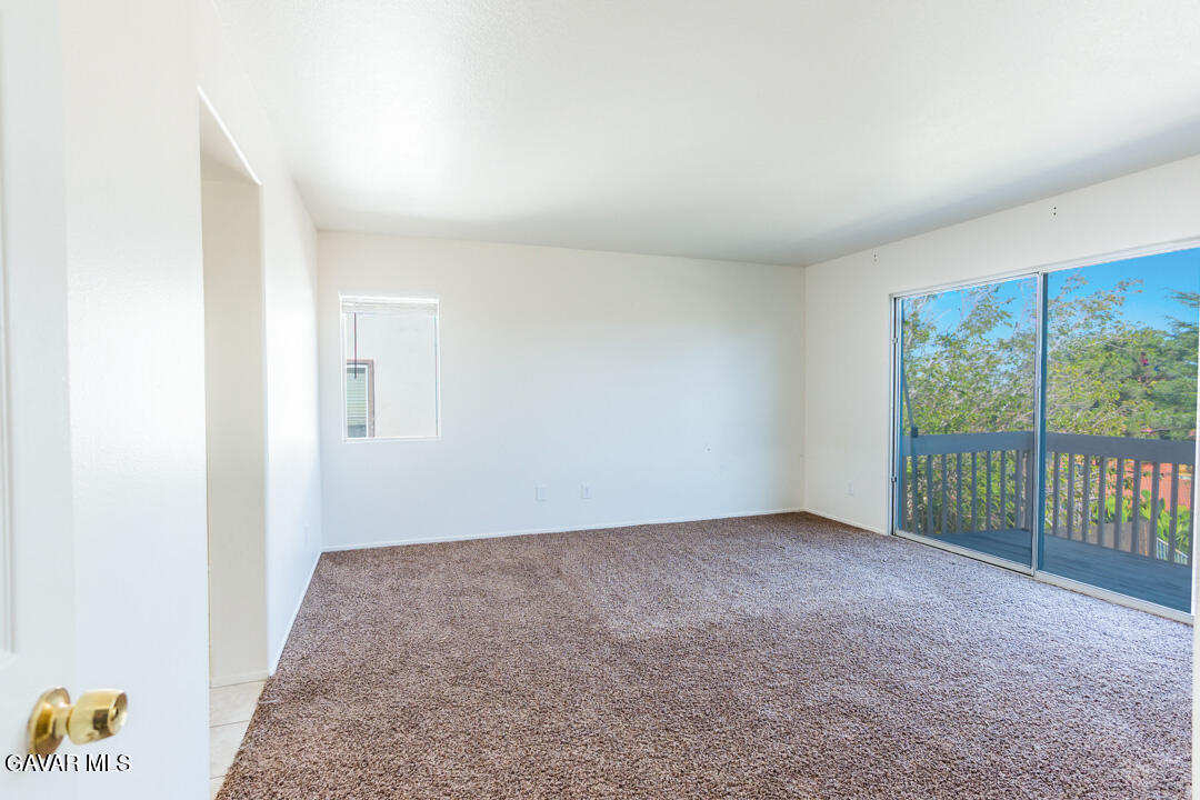 38318 Wakefield Place Palmdale, CA 93551 - Photo 19 of 33 an empty room with windows