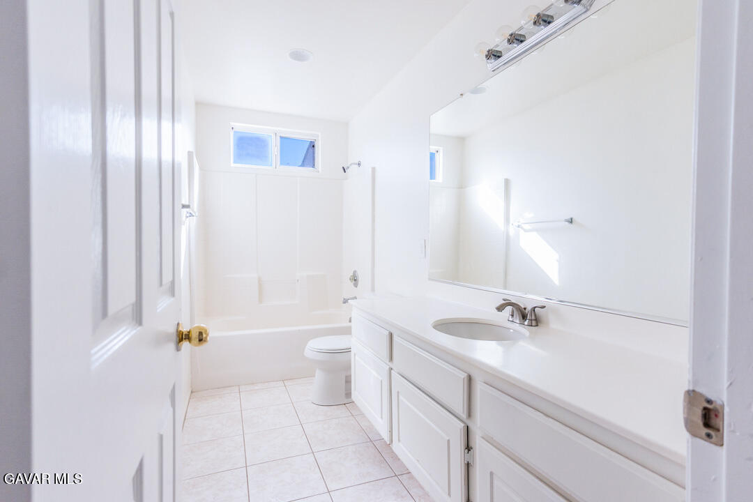 38318 Wakefield Place Palmdale, CA 93551 - Photo 26 of 33 a bathroom with a sink a toilet and shower
