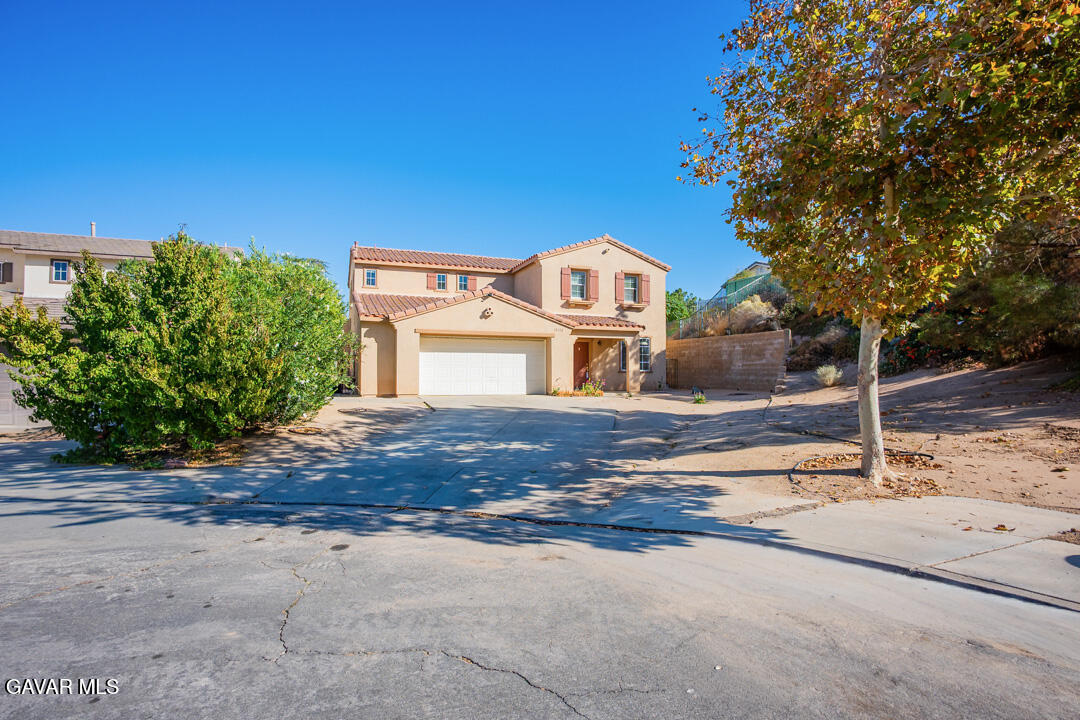 38318 Wakefield Place Palmdale, CA 93551 - Photo 29 of 33 a front view of a house with a yard