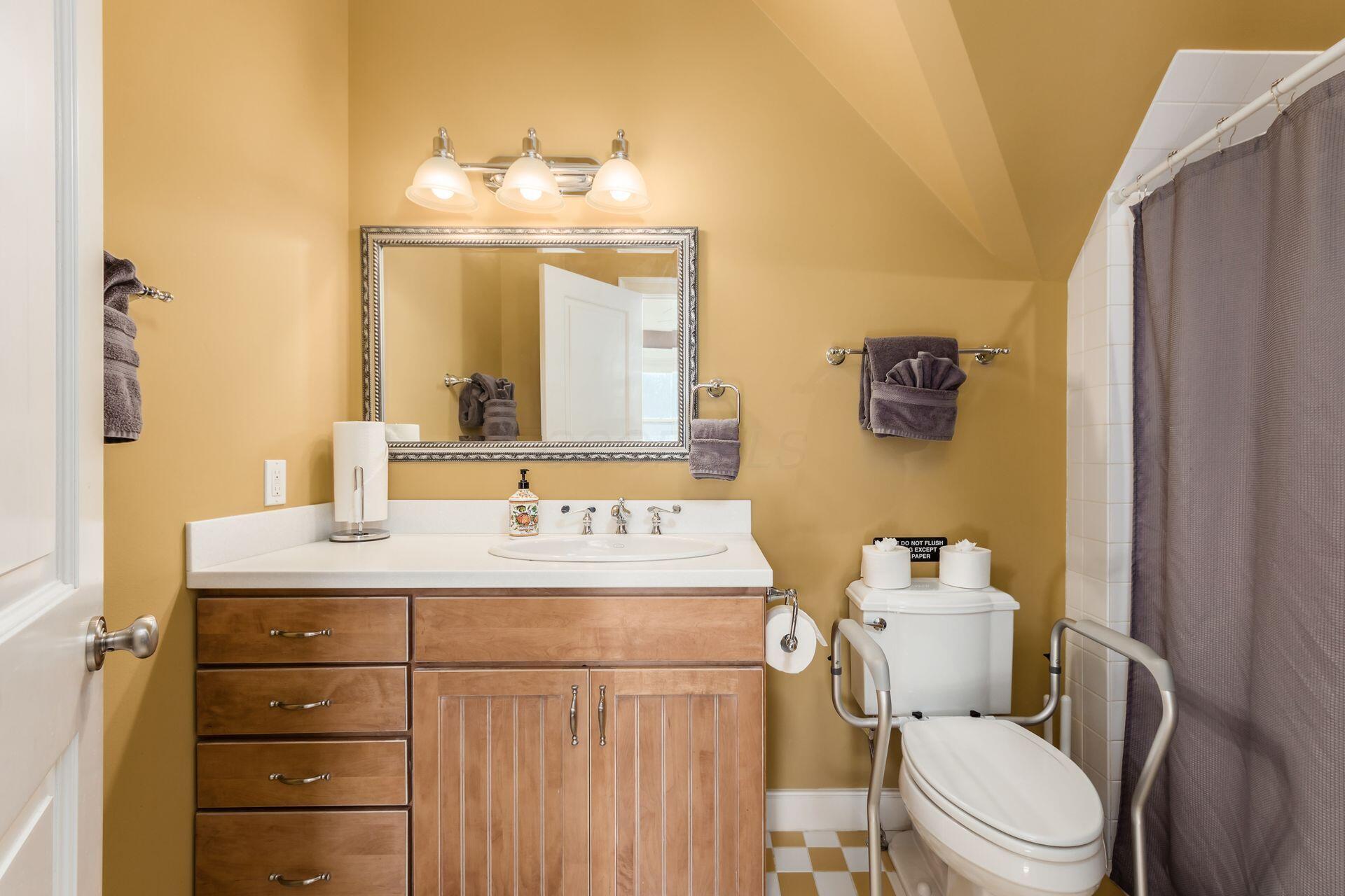 16187 Kreashbaum Road Rockbridge, OH 43149 - Photo 51 of 66 Private full bathroom.
