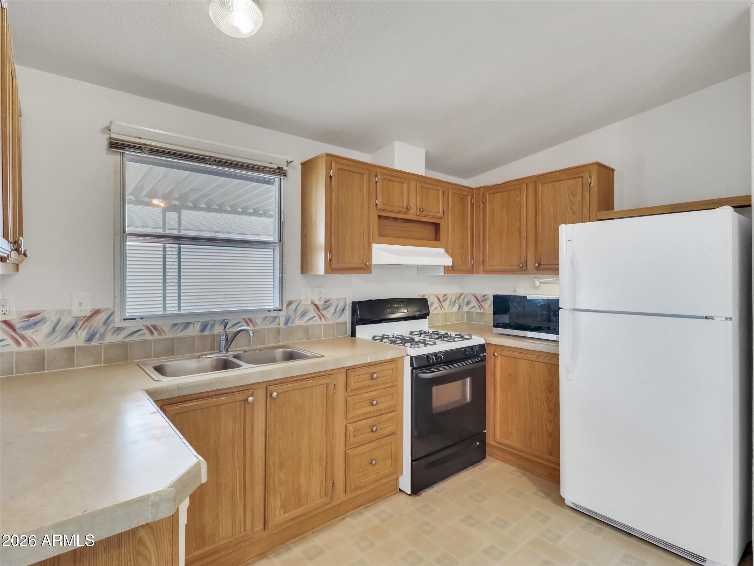 301 South Signal Butte Road, Unit 827 Apache Junction, AZ 85120 - Photo 5 of 29
