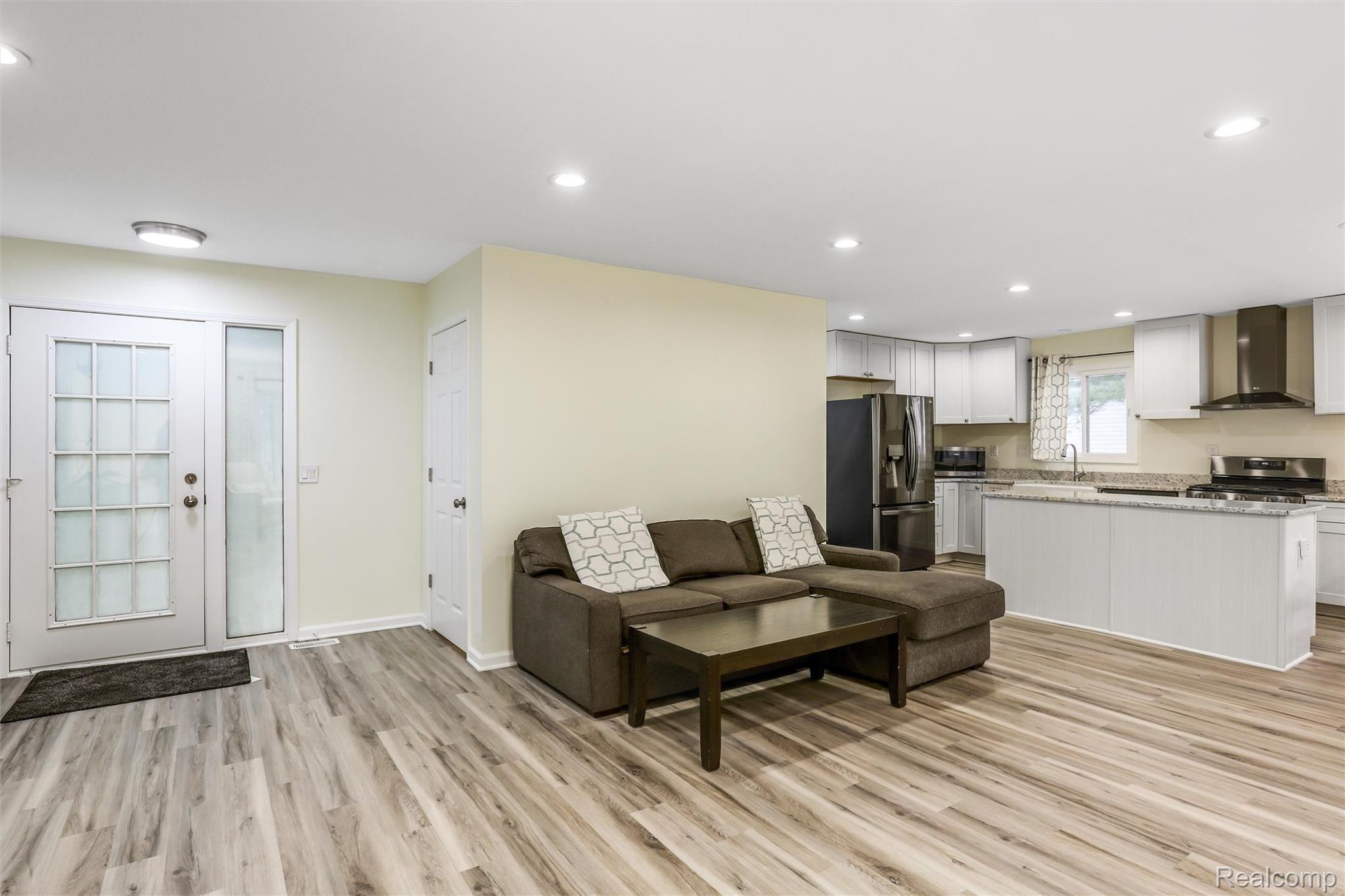 4105 Crocus Road Waterford, MI 48328 - Photo 15 of 46 22-4105 Crocus Rd0004.jpg
