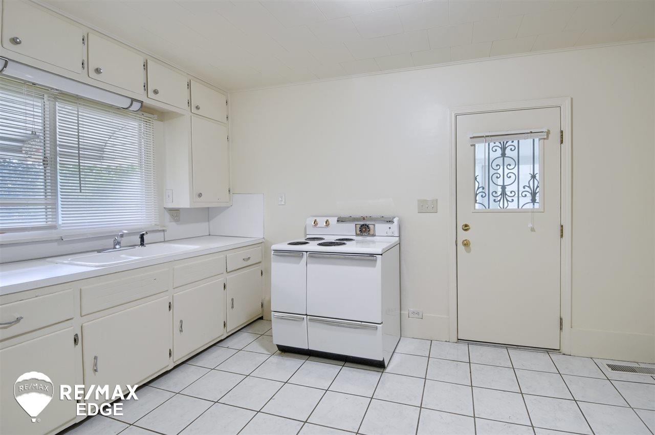 6037 North Irish Road Davison, MI 48423 - Photo 5 of 32 31391485-4.JPG