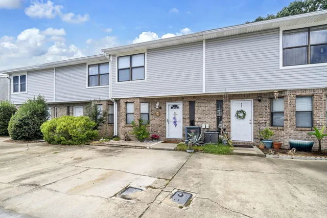 $329,900 | 439 Waterway Lane, Fort Walton Beach, FL 32547