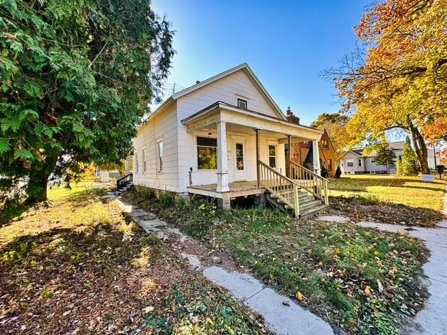$89,000 | 1609 14th Avenue, Menominee, MI 49858