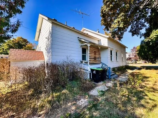 $89,000 | 1609 14th Avenue, Menominee, MI 49858