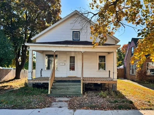 $89,000 | 1609 14th Avenue, Menominee, MI 49858