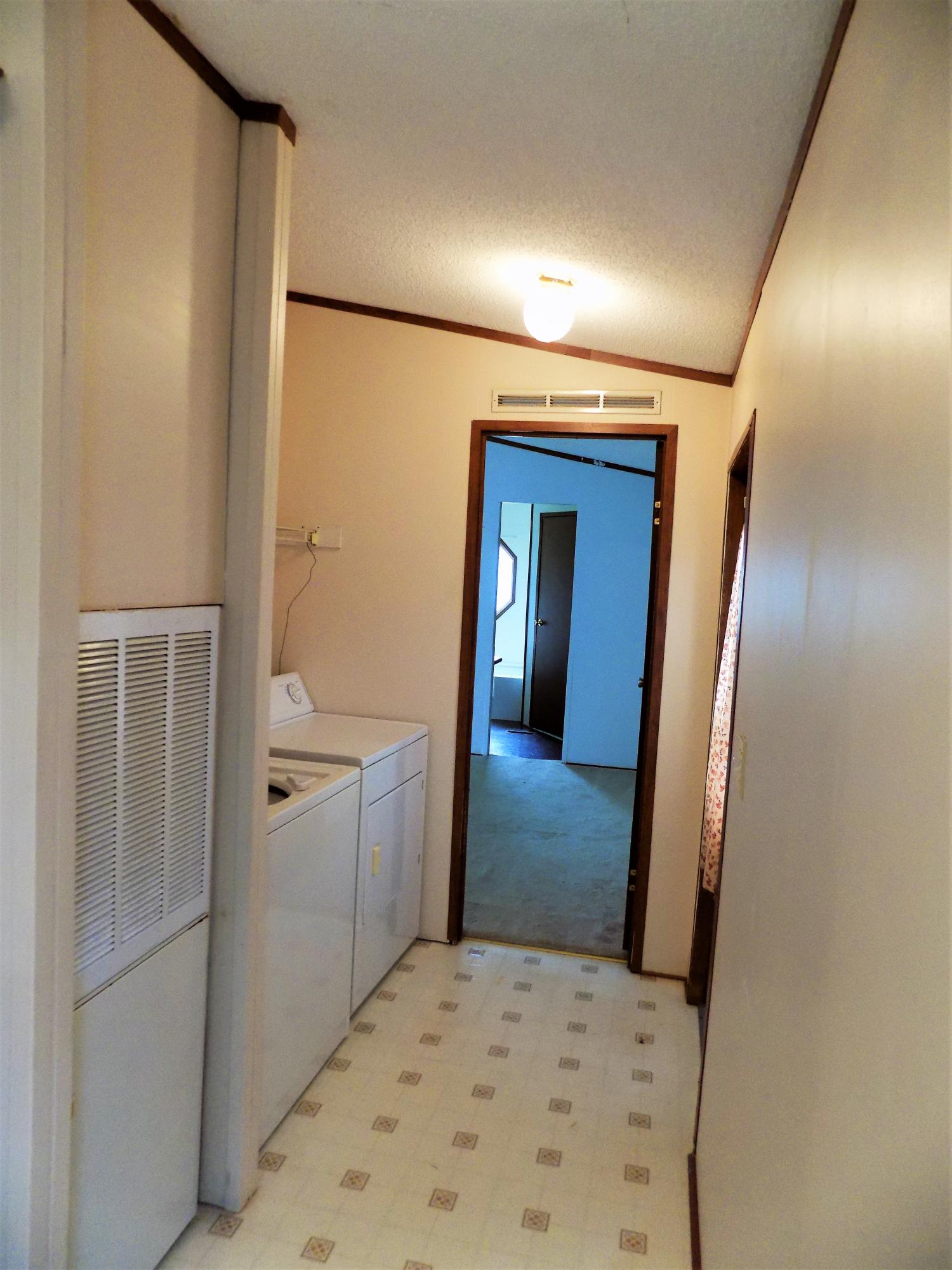 1135 Harbin Road Dandridge, TN 37725 - Photo 10 of 27 Laundry Room