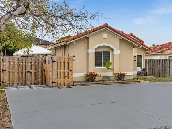 $3,800 | 7879 Northwest 193rd Terrace, Hialeah, FL 33015