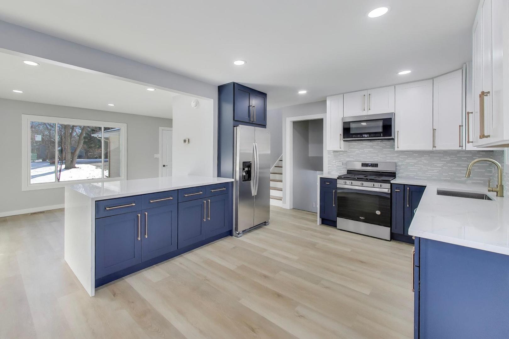 2N660 Valewood Road West Chicago, IL 60185 - Photo 5 of 21 Gallery Image 5