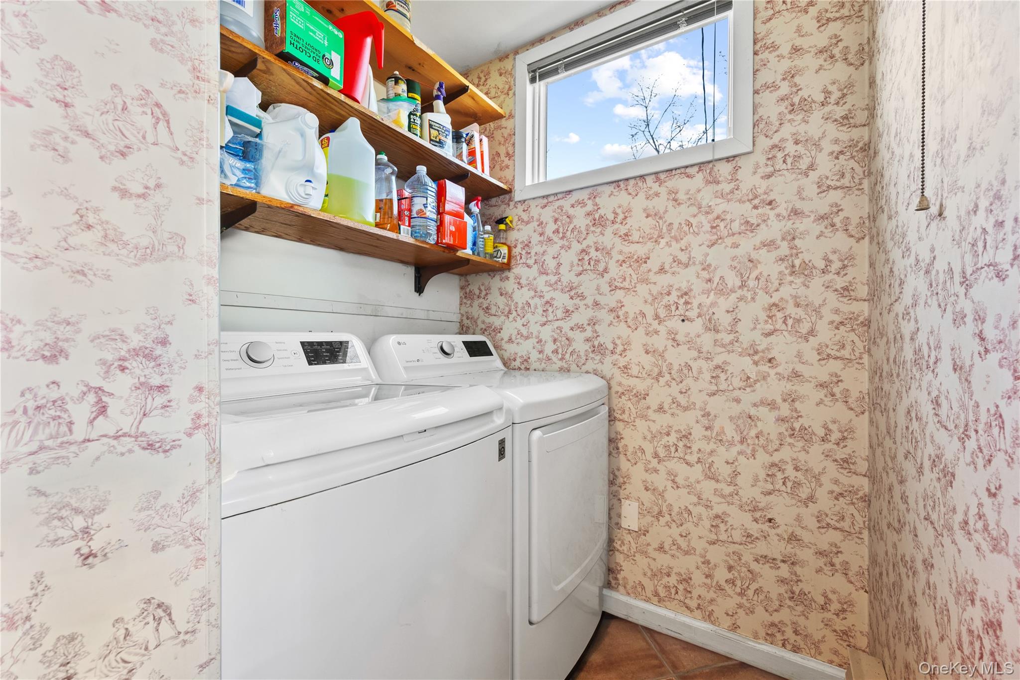 11 Searingtown Road Searingtown, NY 11507 - Photo 15 of 34 a utility room with dryer and washer