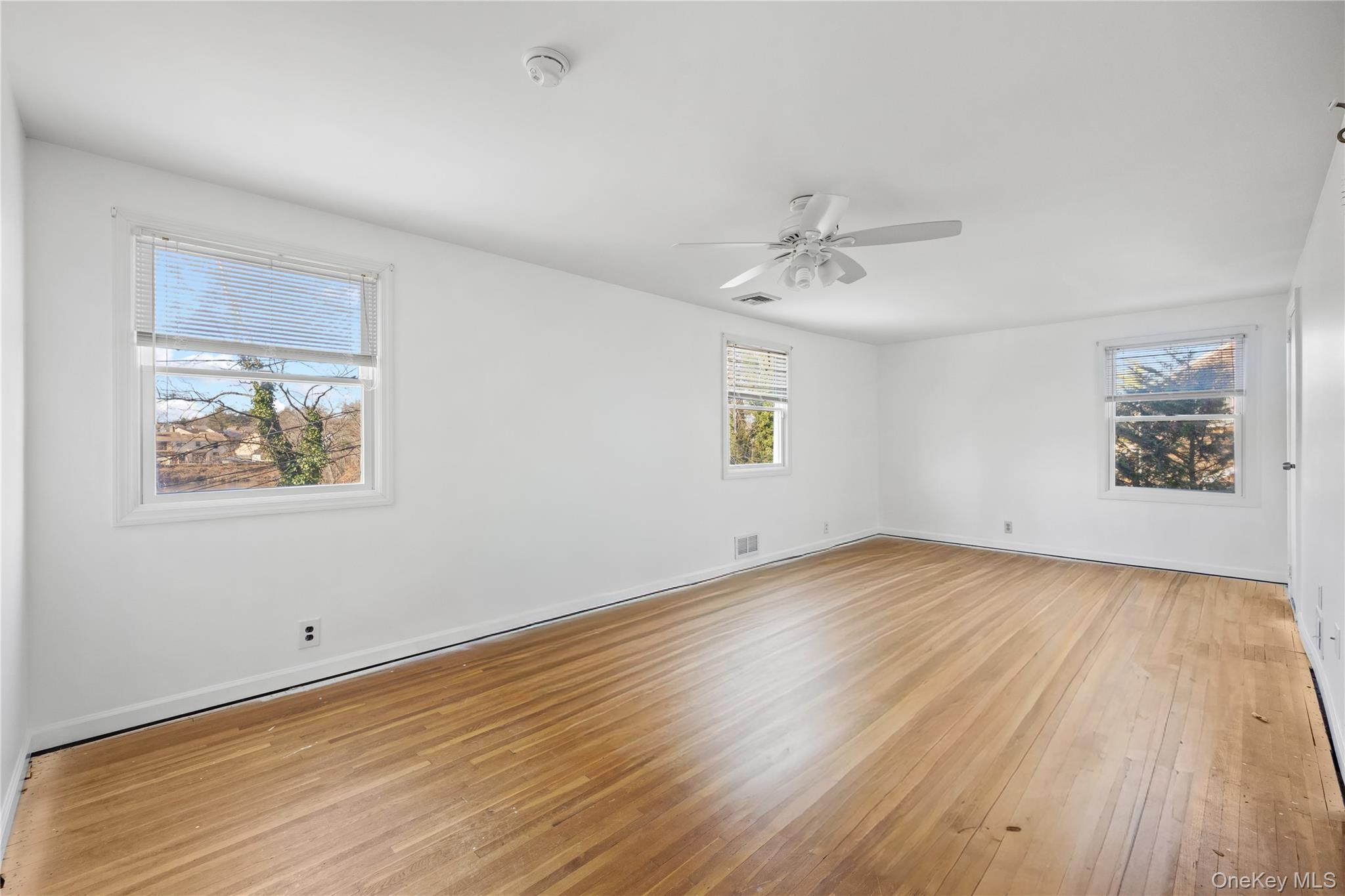 11 Searingtown Road Searingtown, NY 11507 - Photo 19 of 34