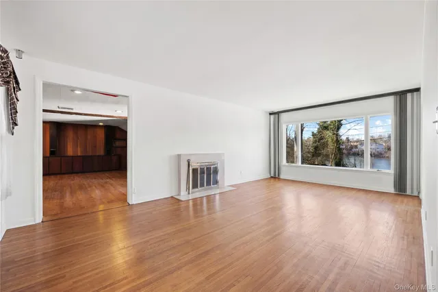 $1,388,800 | 11 Searingtown Road, Searingtown, NY 11507