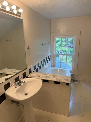 $175,000 | 1520 West Stephenson Street, Freeport, IL 61032