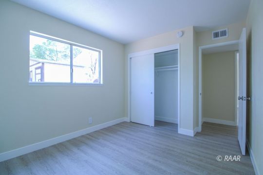 723 West Wilson Avenue Ridgecrest, CA 93555 - Photo 20 of 29 an empty room with wooden floor and windows