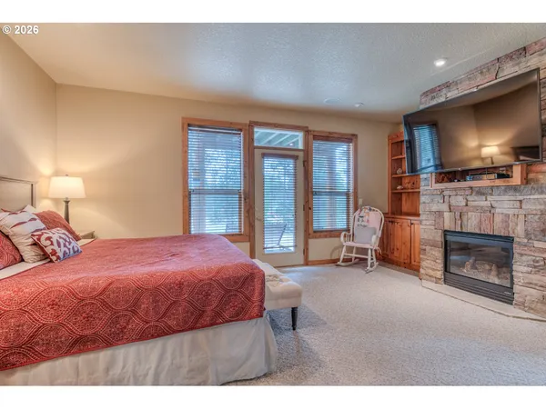 $1,290,000 | 56340 Solar Drive, Bend, OR 97707