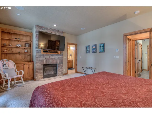 $1,290,000 | 56340 Solar Drive, Bend, OR 97707