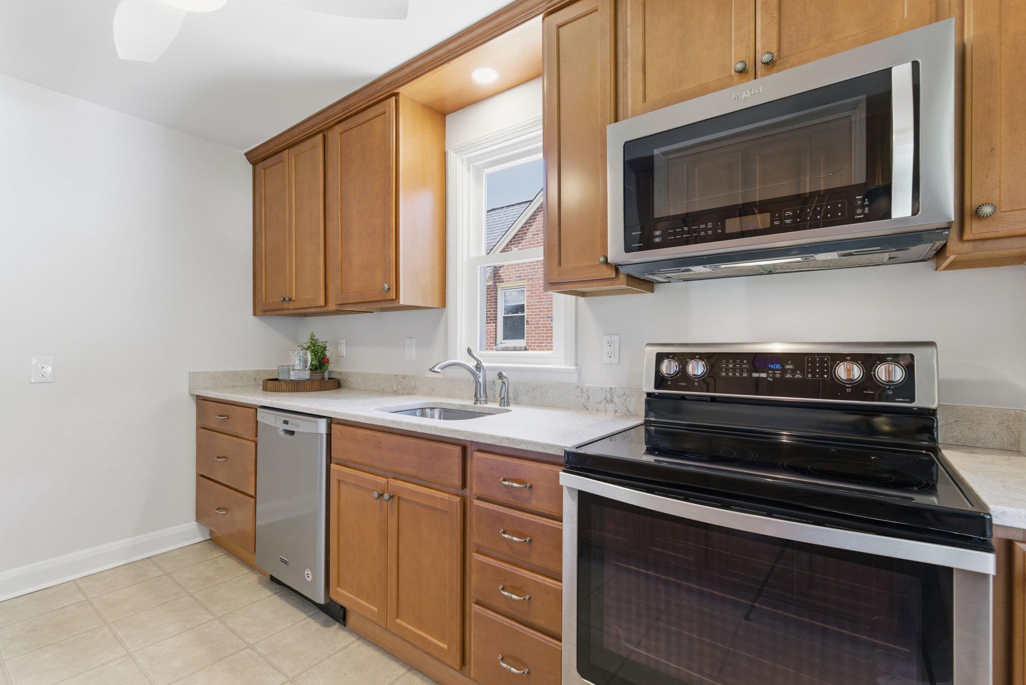 305 Gralan Road Catonsville, MD 21228 - Photo 14 of 38 Beautiful cabinets, stainless steel appliances