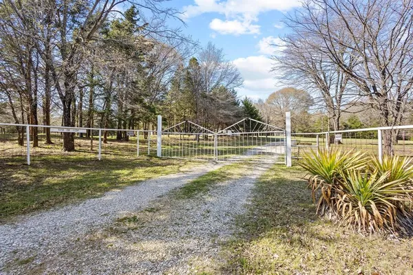 $499,000 | 528 County Road 1120, Ravenna, TX 75476