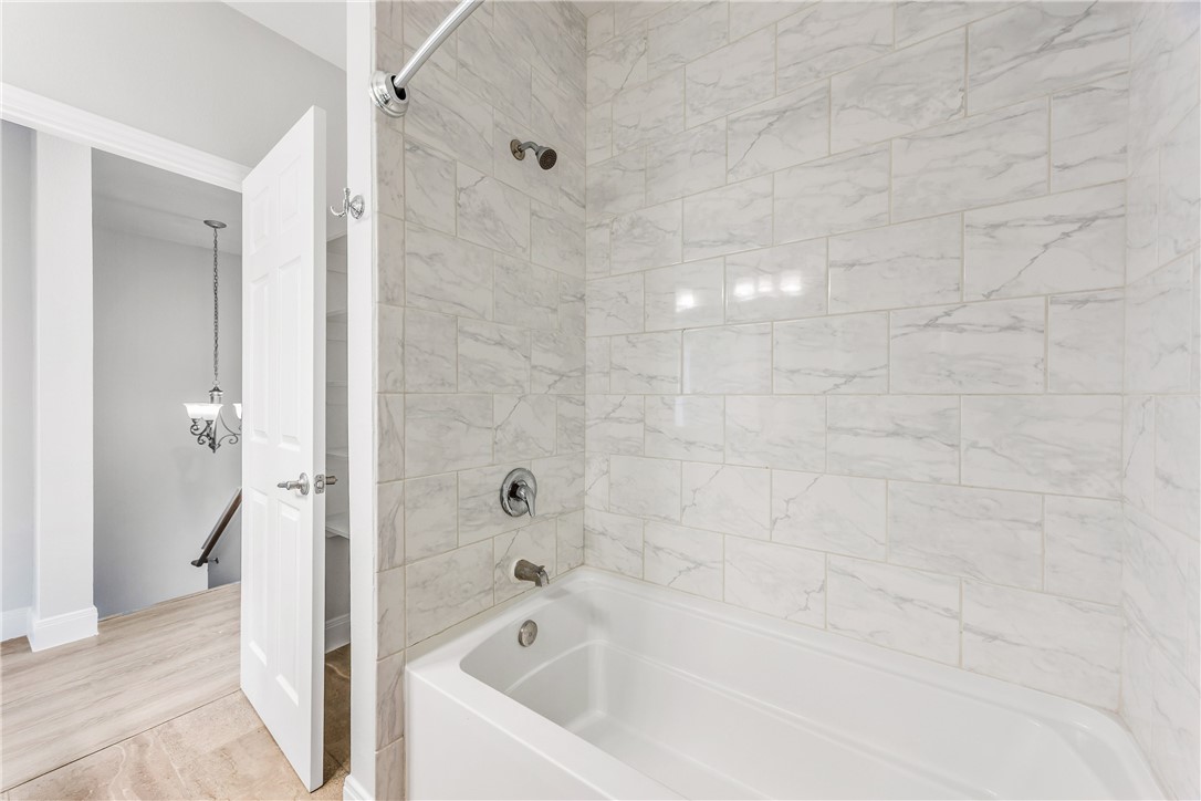 14814 Whitecap Boulevard Corpus Christi, TX 78418 - Photo 25 of 40 a bathroom with a bathtub