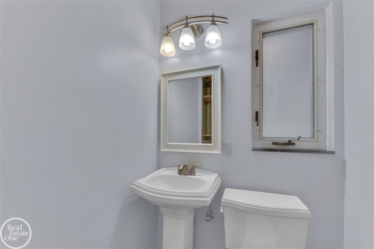 860 Shoreham Road Grosse Pointe Woods, MI 48236 - Photo 19 of 43