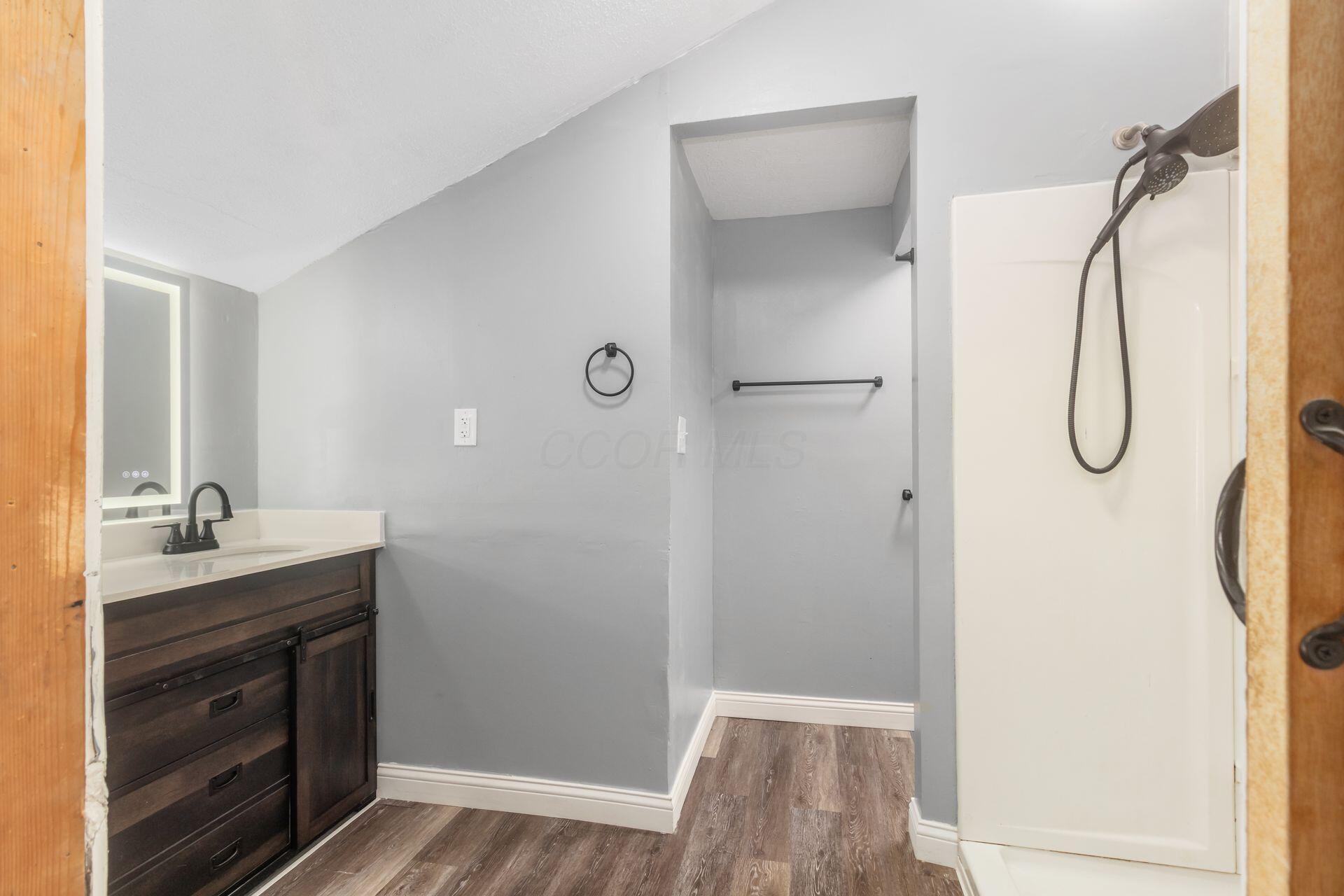 14066 Cleveland Road Southwest Pataskala, OH 43062 - Photo 22 of 37 Owner's Bathroom