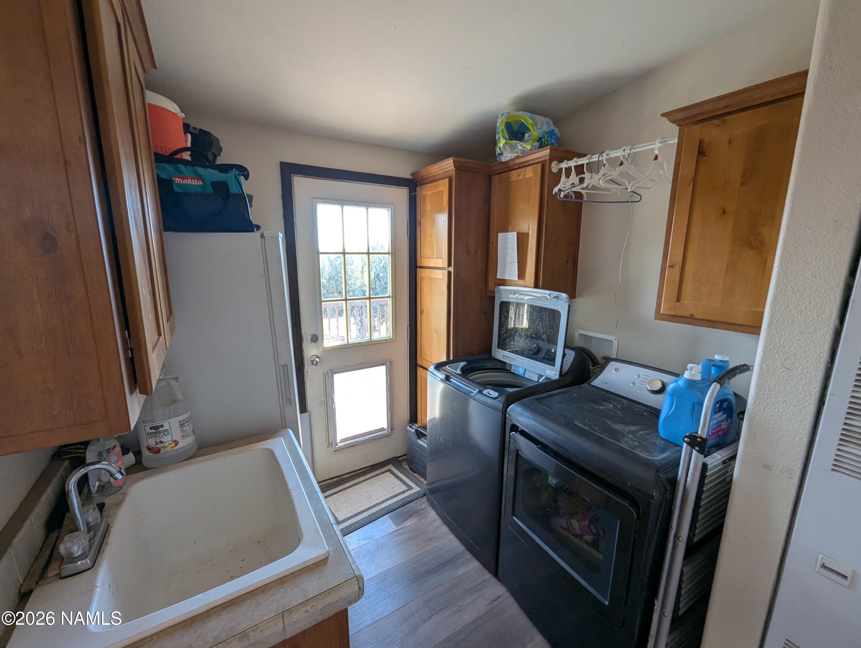 2186 East Clear Point Way Williams, AZ 86046 - Photo 26 of 43 a room with furniture and a window