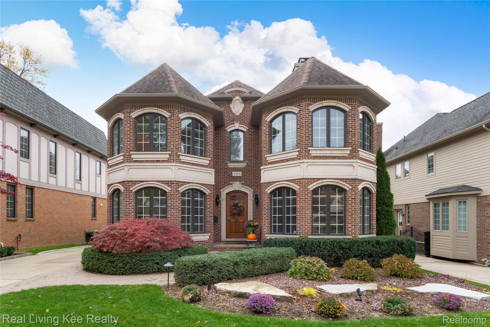 Exteriors (2 of 12).jpg