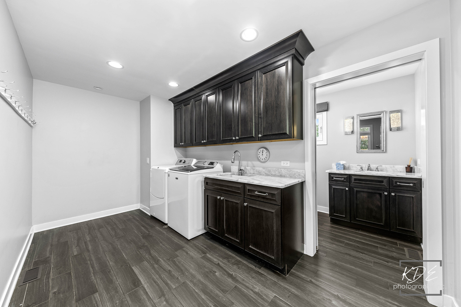 27W320 80th Street Naperville, IL 60565 - Photo 25 of 37 a kitchen with a stove and a sink
