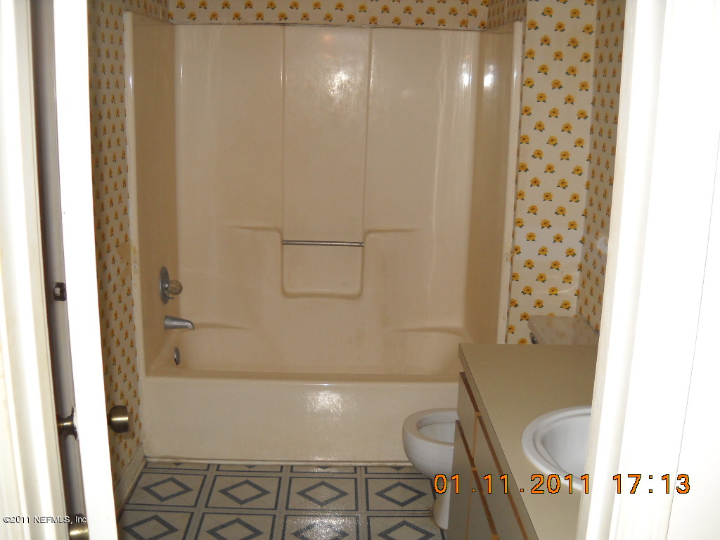 10740 Alden Road, Unit 2 Jacksonville, FL 32246 - Photo 3 of 7 Bath