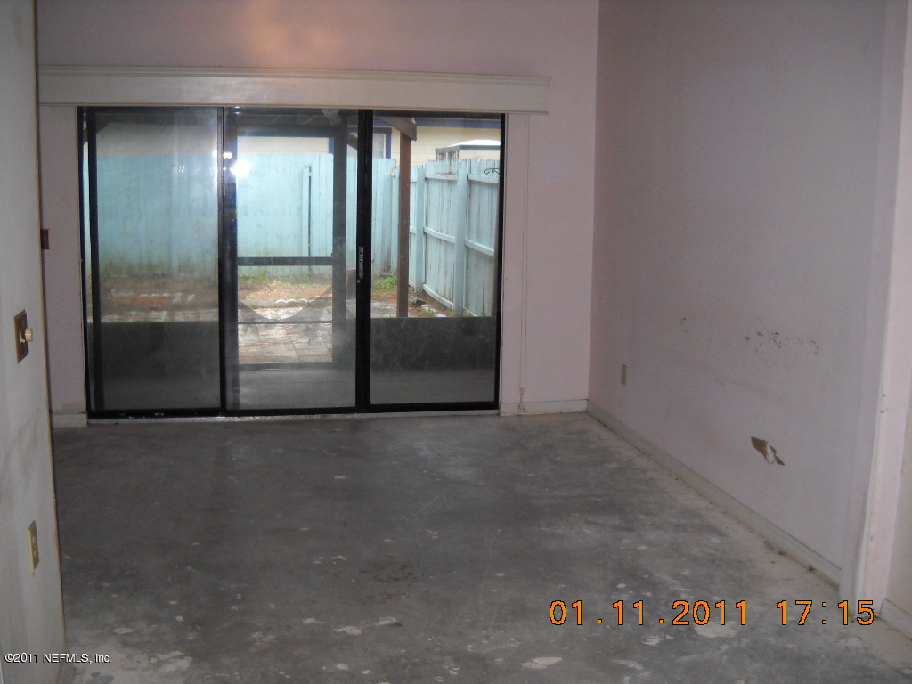 10740 Alden Road, Unit 2 Jacksonville, FL 32246 - Photo 4 of 7 Living/dining