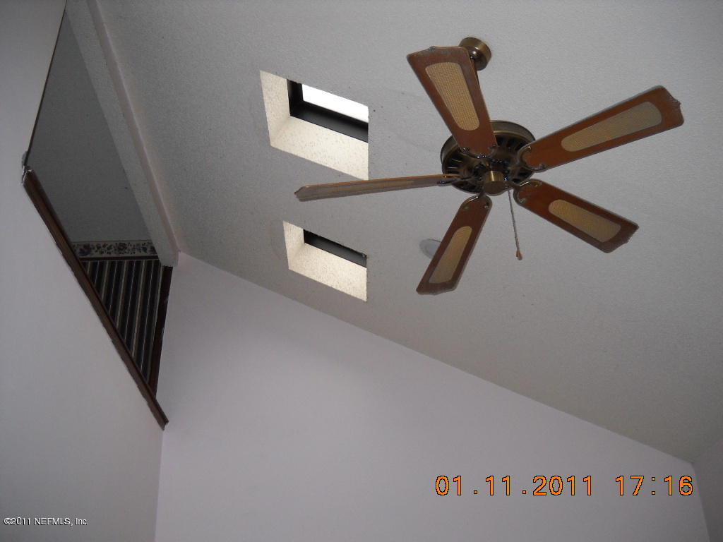 10740 Alden Road, Unit 2 Jacksonville, FL 32246 - Photo 5 of 7 Ceiling