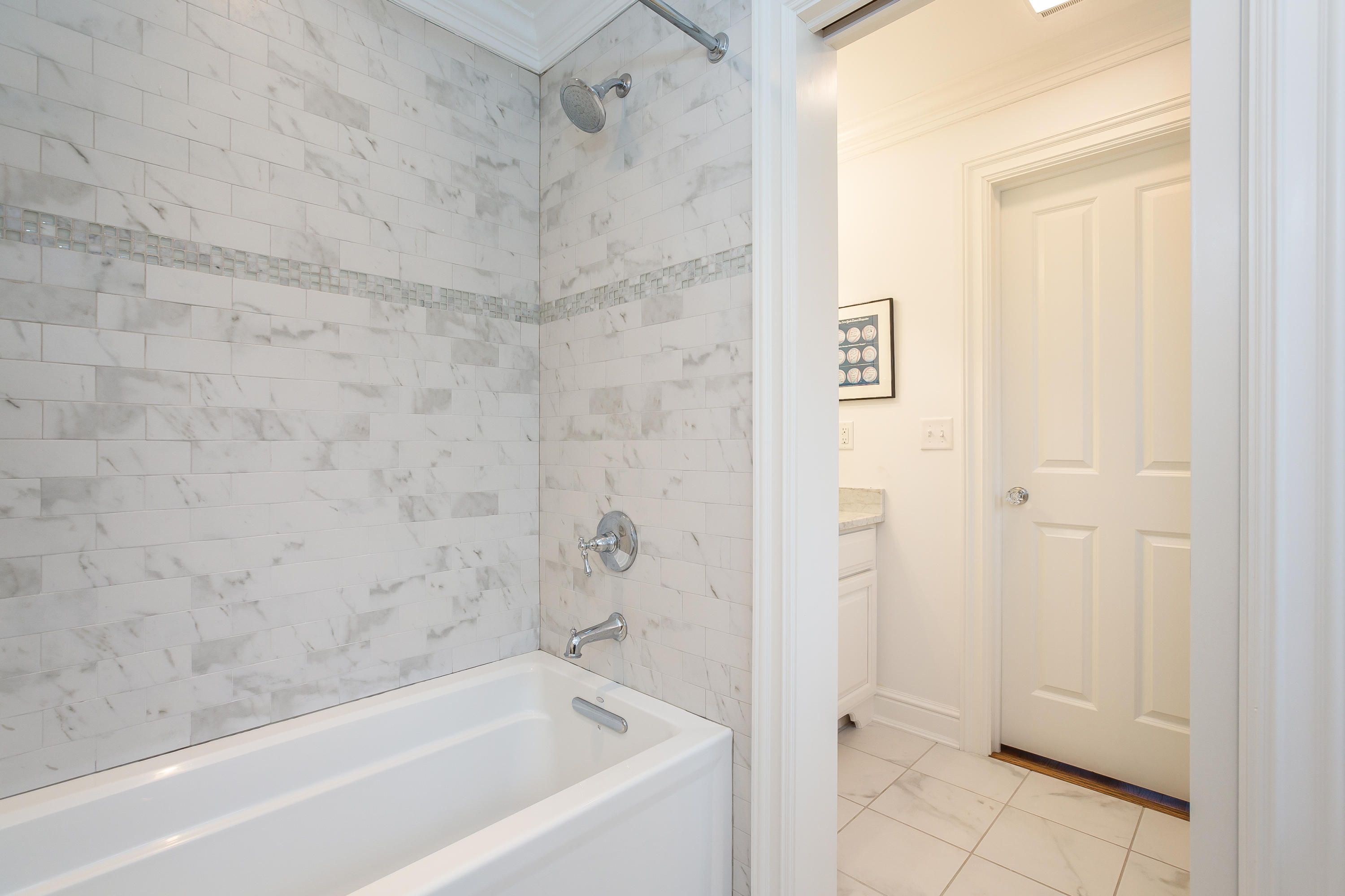 305 Middlesex Road Darien, CT 06820 - Photo 25 of 35 a bathroom with a bathtub