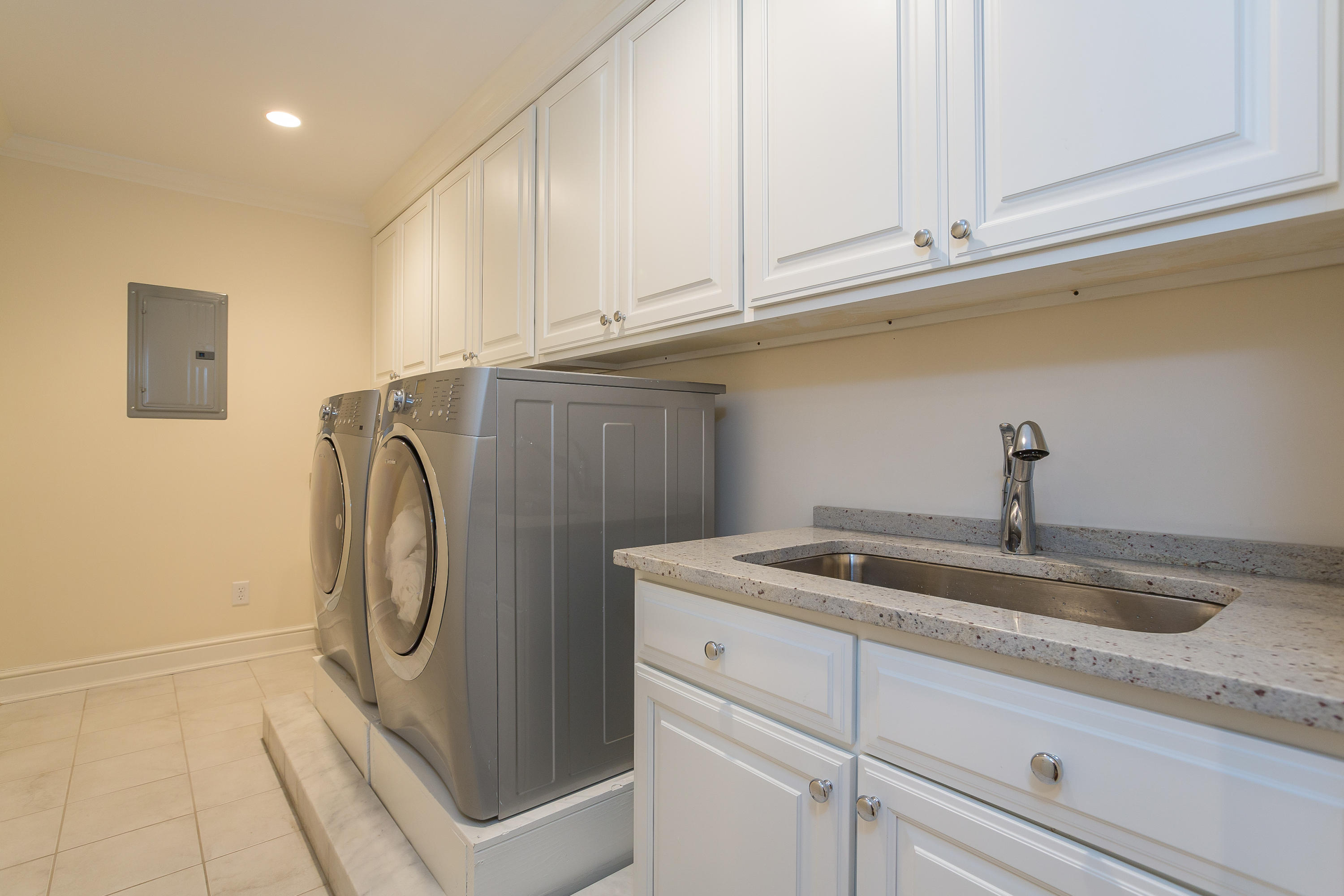 305 Middlesex Road Darien, CT 06820 - Photo 27 of 35 a utility room with dryer and washer