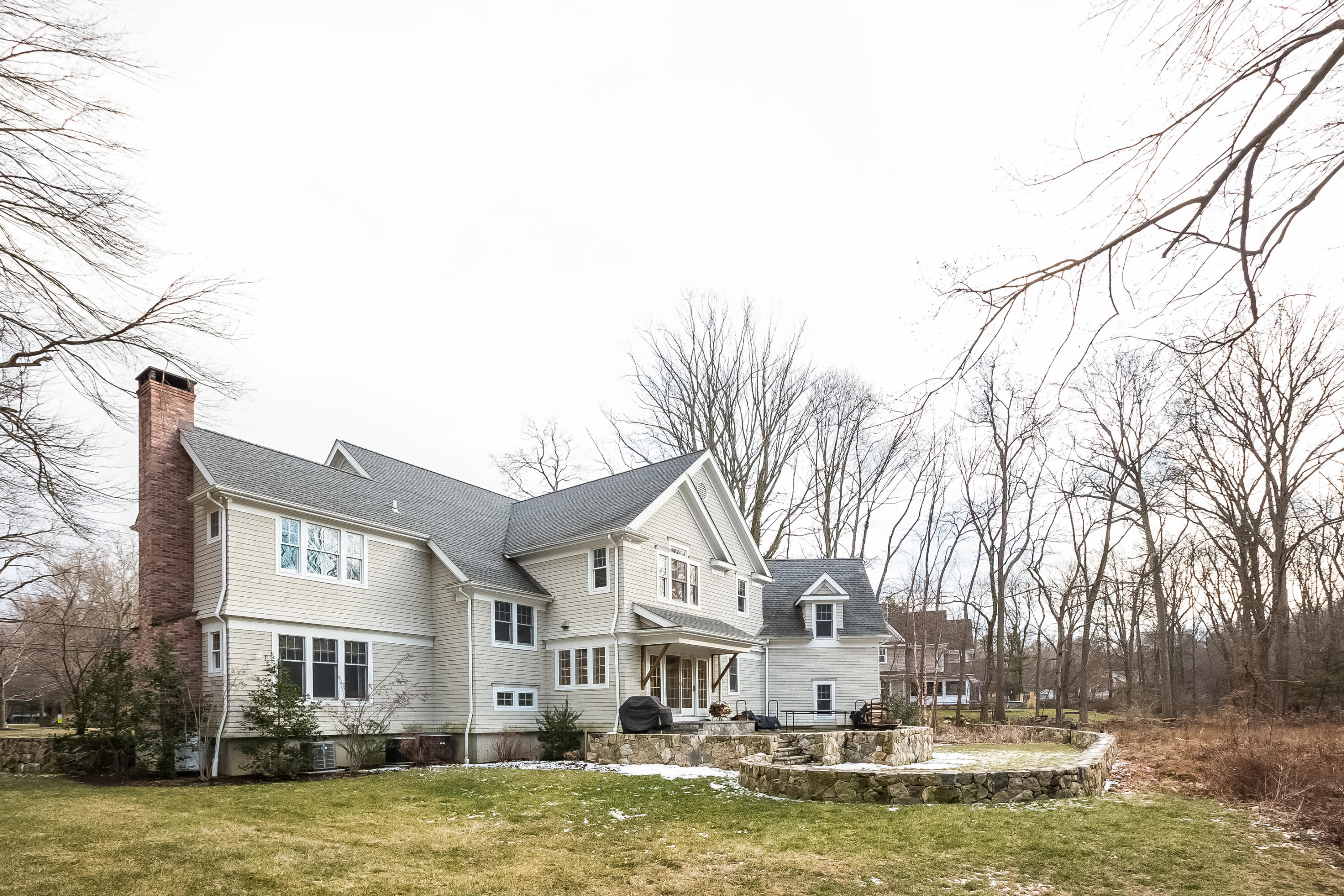 305 Middlesex Road Darien, CT 06820 - Photo 32 of 35 a view of a town with large trees