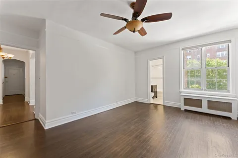 $325,000 | 25 Parkview Avenue, Unit 2E, Bronxville, NY 10708
